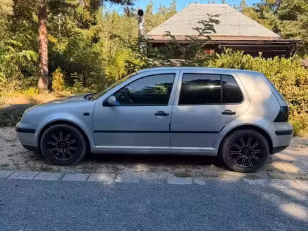 Volkswagen Golf 75