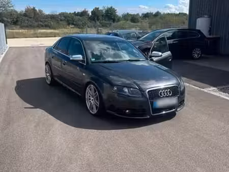 Audi A4 V6 2.7 S line