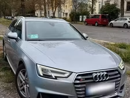 Audi A4 V6 3.0 TDI 272 S line quattro