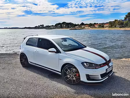 Volkswagen Golf GTI 2.0 TSI 230 Performance