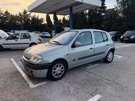 Renault Clio 1.6 90 Initiale