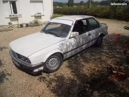 BMW Série 3 323i