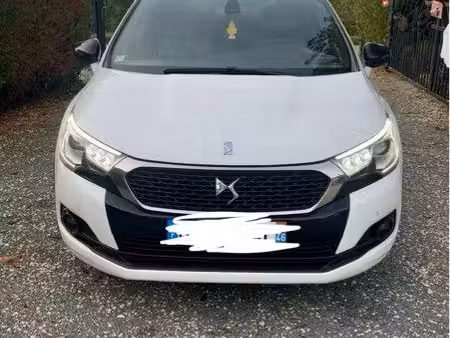 DS 4 