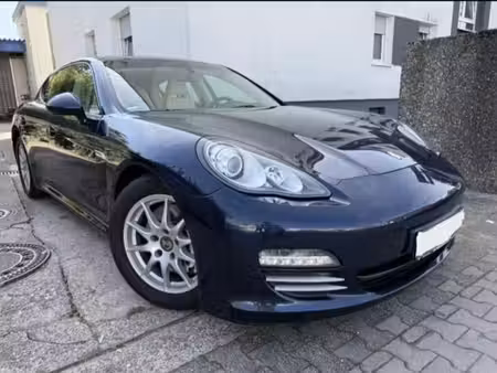 Porsche Panamera 4