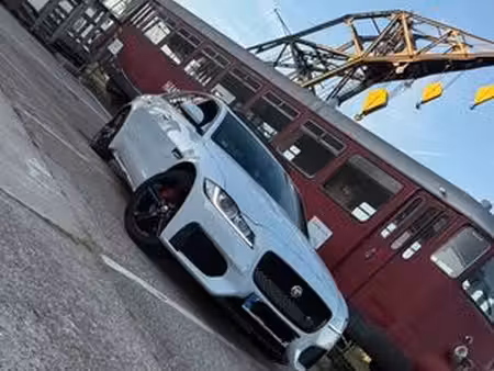 Jaguar XF P380 V6 3.0 380 Black