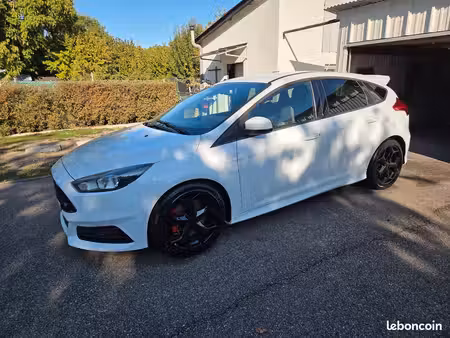 Ford Focus ST 2.0 250