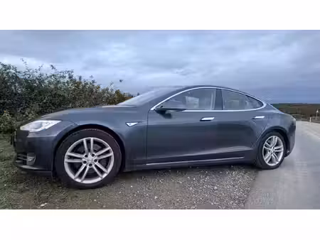Tesla Model S 85d 421 4x4