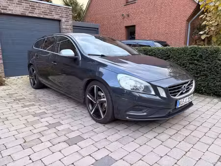 Volvo V60 D5 2.4 215 R Design