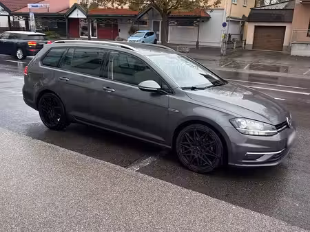 Volkswagen Golf R-Line