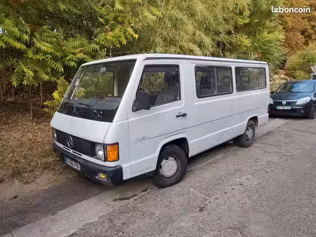 Mercedes-Benz MB100 