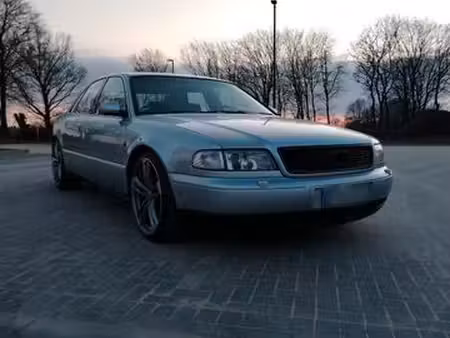 Audi A8 V8 4.2 quattro