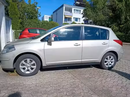 Nissan Tiida 