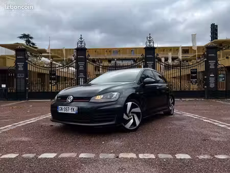 Volkswagen Golf GTI 2.0 TSI 230 Performance