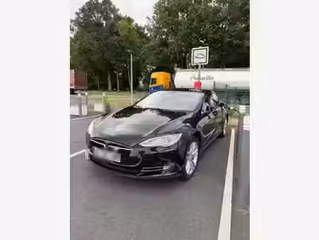 Tesla Model S 85 367