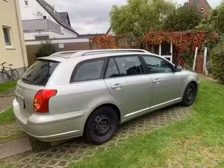 Toyota Avensis 2.2 D-4D 177 Sol
