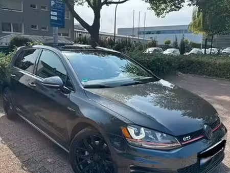 Volkswagen Golf GTI 2.0 TSI 220
