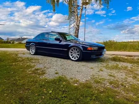 BMW Série 7 735i 3.5 245