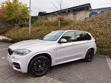 BMW X5 M50d 3.0 381