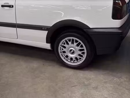 Volkswagen Golf 1.8 75
