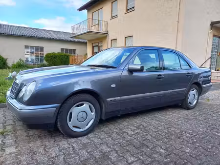 Mercedes-Benz Classe E E 230