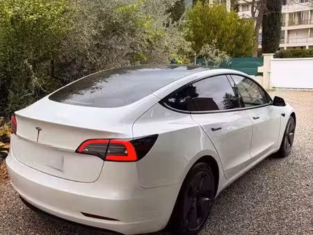 Tesla Model 3 275