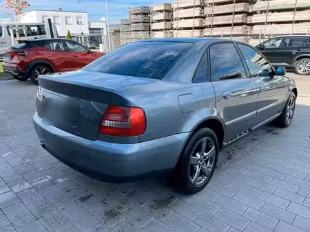 Audi A4 1.6 101