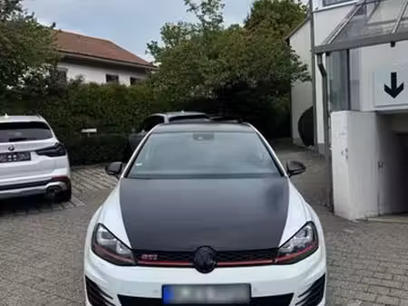 Volkswagen Golf GTI 2.0 TFSI 230