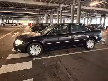 Audi A8 quattro