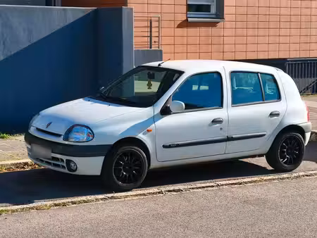 Renault Clio 75