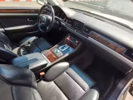 Audi A8 V6 2.8 FSI 210 quattro