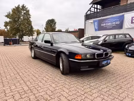 BMW Série 7 740i 4.4 286