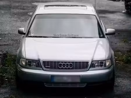 Audi A8 V8 3.7 230 quattro