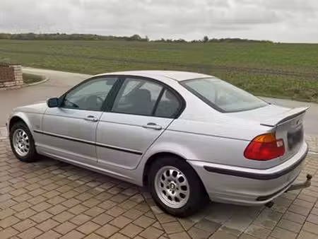 BMW Série 3 318i 1.9 118