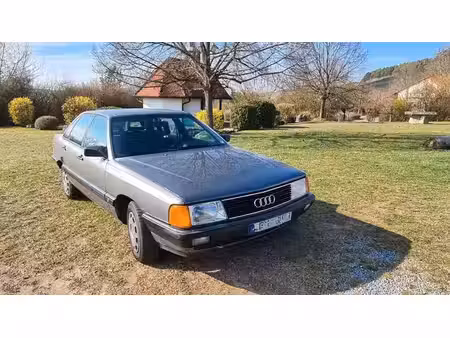Audi 100 2.3