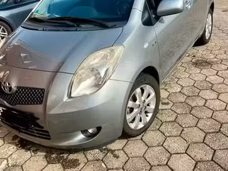 Toyota Yaris 1.4 90