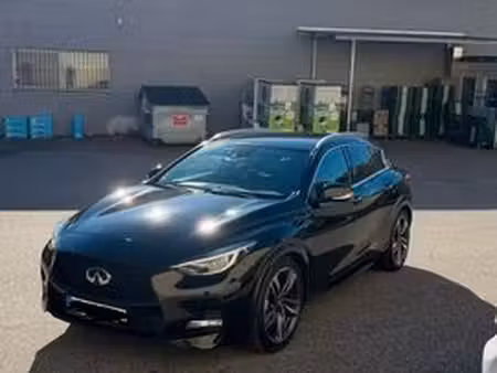 Infiniti Q30 2.1 170 4x4