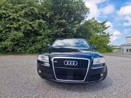 Audi A8 V8 4.2 TDI 326 quattro