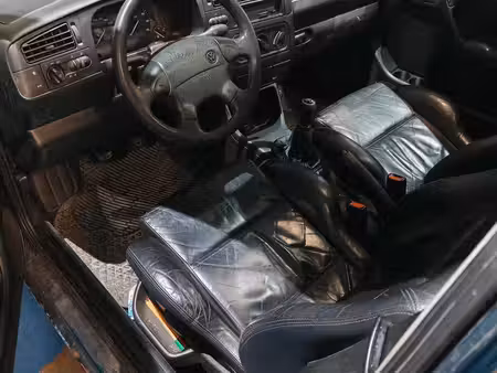 Volkswagen Golf 1.8 90