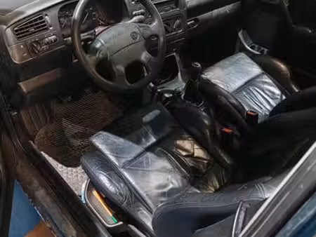 Volkswagen Golf 1.8 90