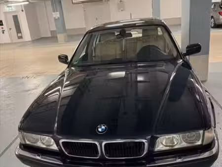 BMW Série 7 740i 4.4 286