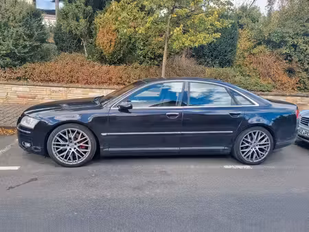 Audi A8 V8 4.2 TDI 326 quattro