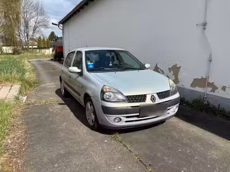 Renault Clio 75