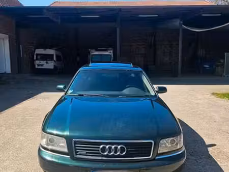 Audi A8 V8 3.7 260 quattro