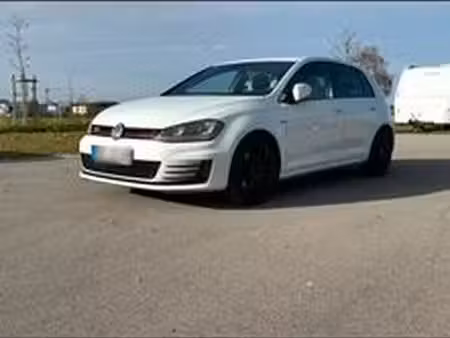 Volkswagen Golf GTI 2.0 TSI 220