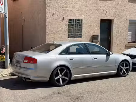 Audi A8 V8 4.2 335 quattro