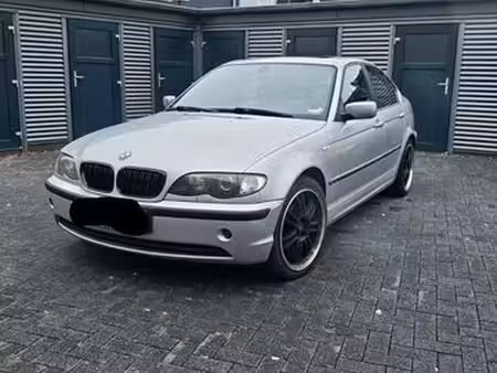 BMW Série 3 320i 2.2 170