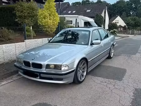 BMW Série 7 728i 2.8 193