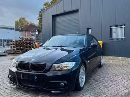 BMW Série 3 318i 2.0 143