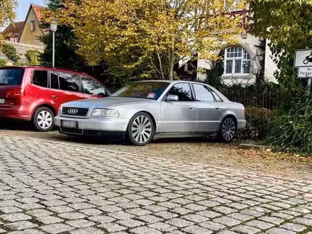Audi A8 V8 4.2 310 quattro