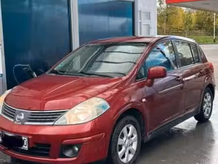 Nissan Tiida 1.8